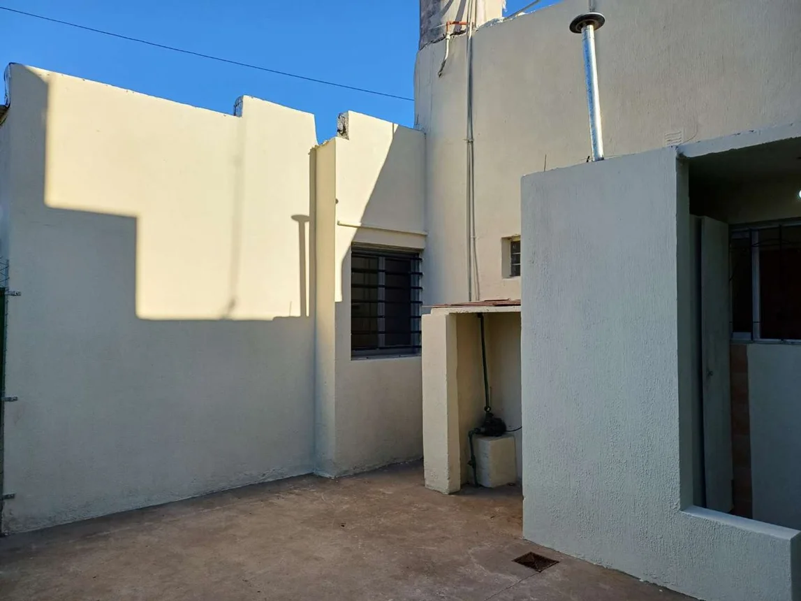 Casa de 3 ambientes en alquiler en La Plata, 155 E/ 65 y 66 1600