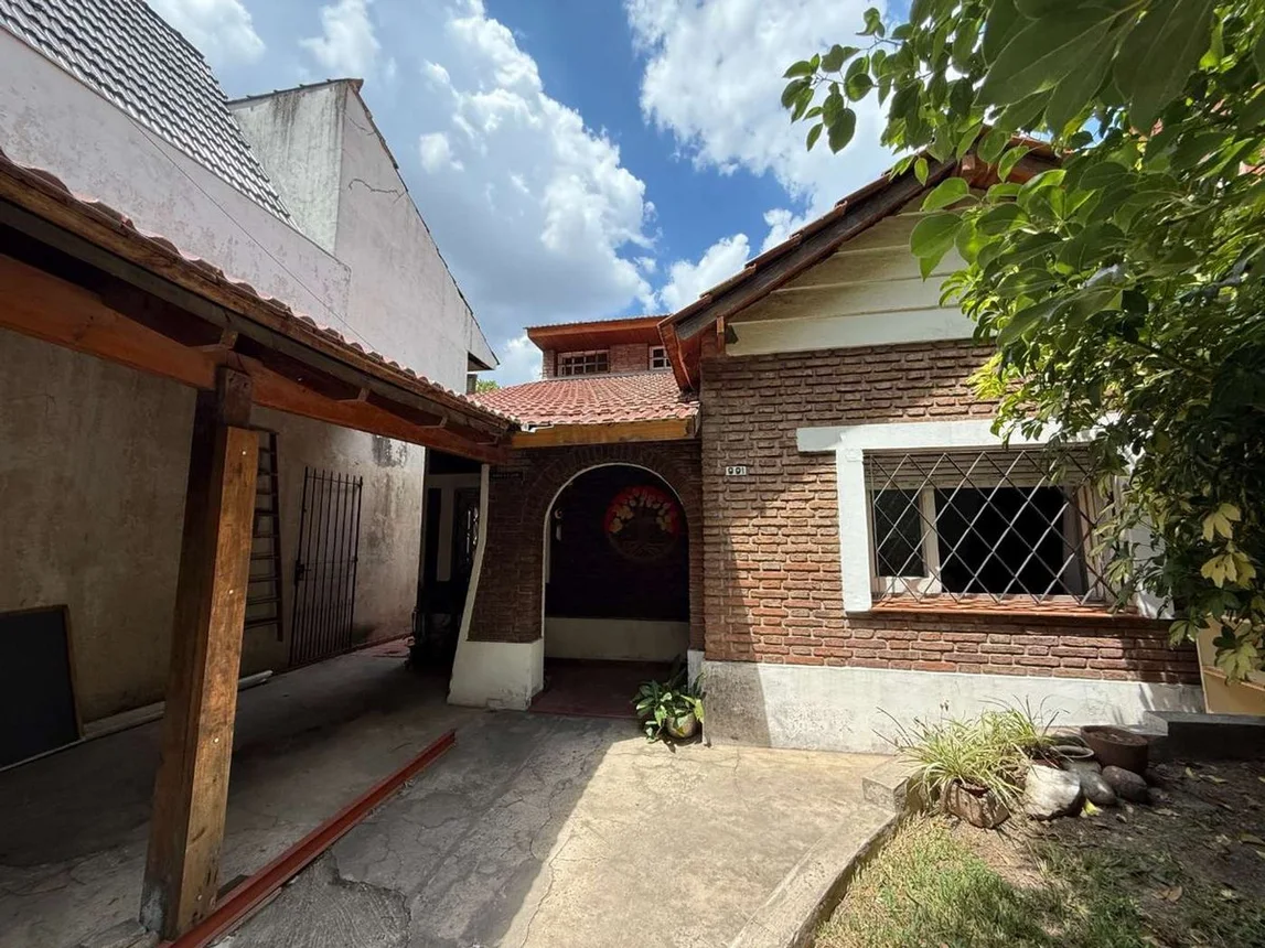 Casa en venta en Banfield, foto 2