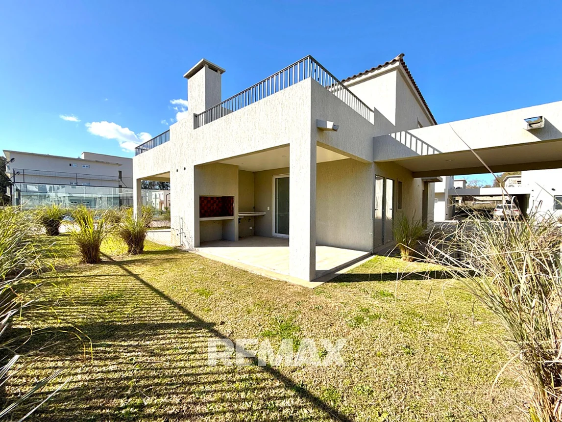 Casa dúplex en venta en Pilar