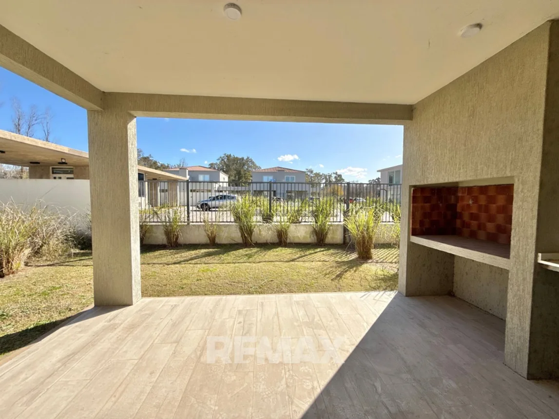 Casa dúplex en venta en Pilar, foto 2