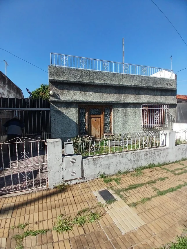 Casa de 3 ambientes en venta en Temperley, Riobamba 1800, foto 2