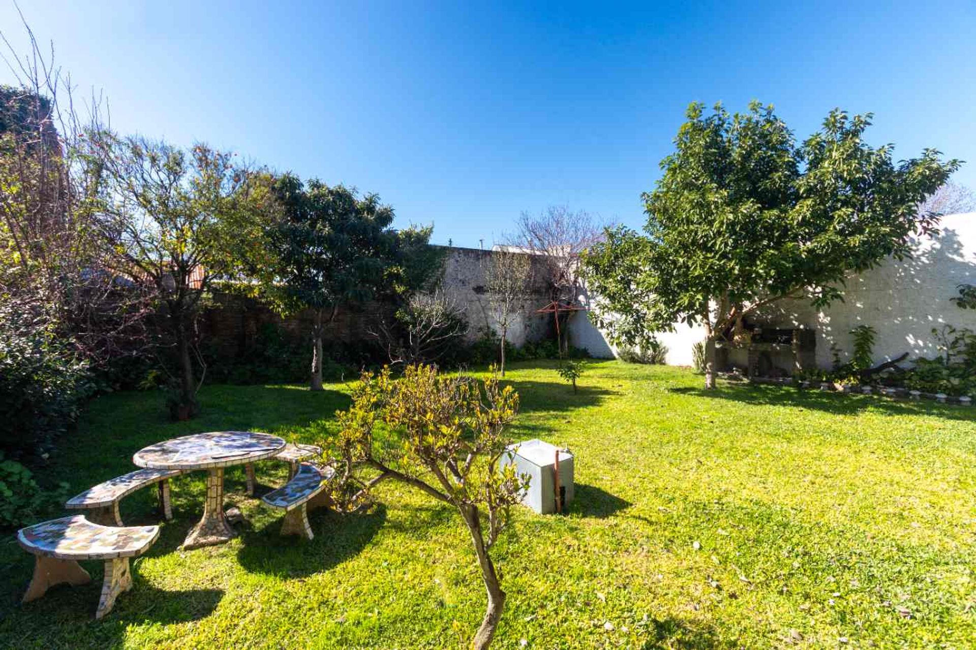 Casa 3 amb con cochera y parque en monte grande