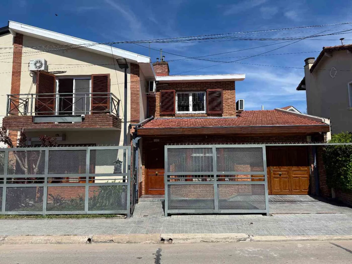 Alquiler casa c/jardin pileta parrilla - saavedra, foto 1
