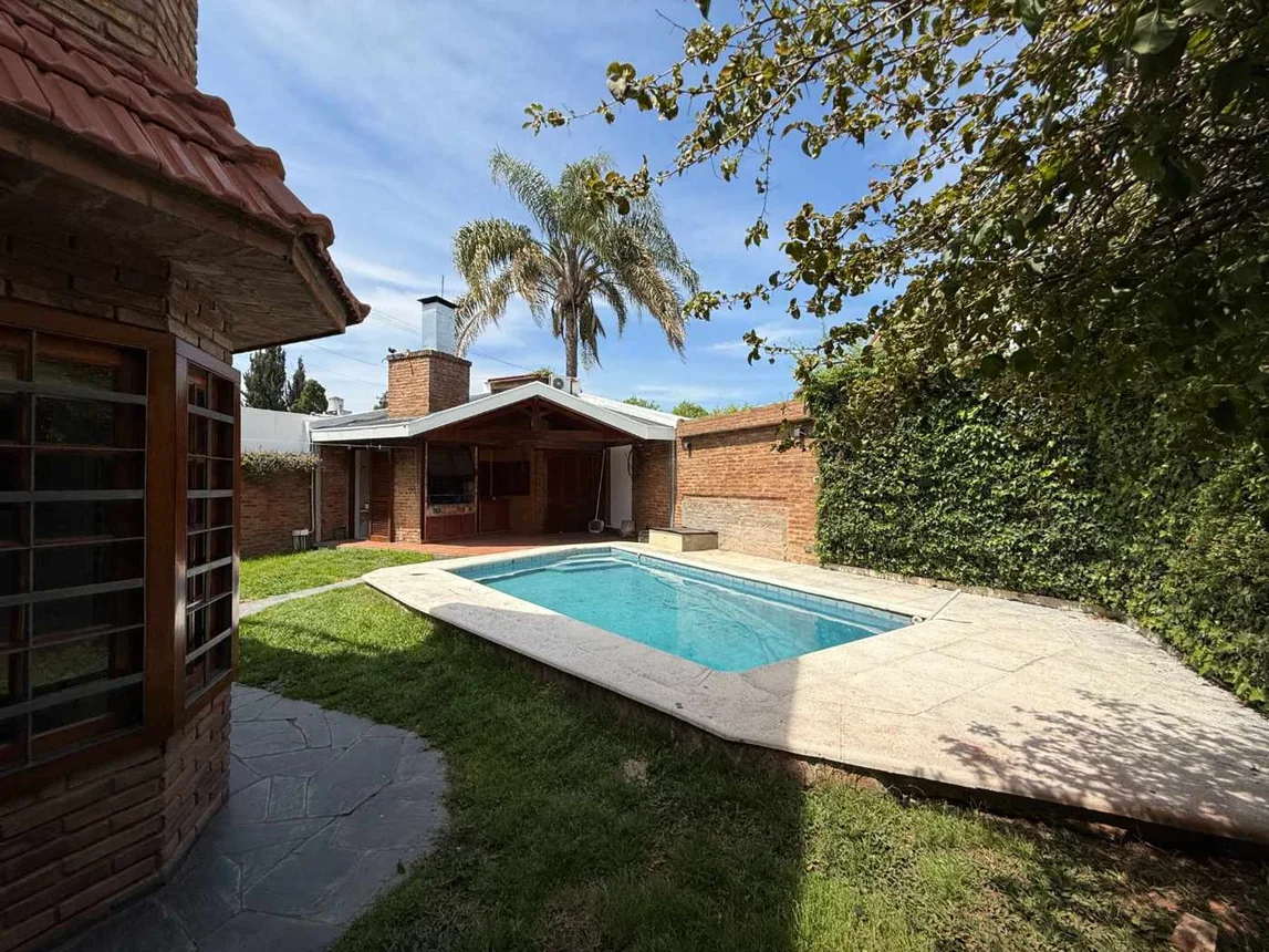Alquiler casa c/jardin pileta parrilla - saavedra, foto 3