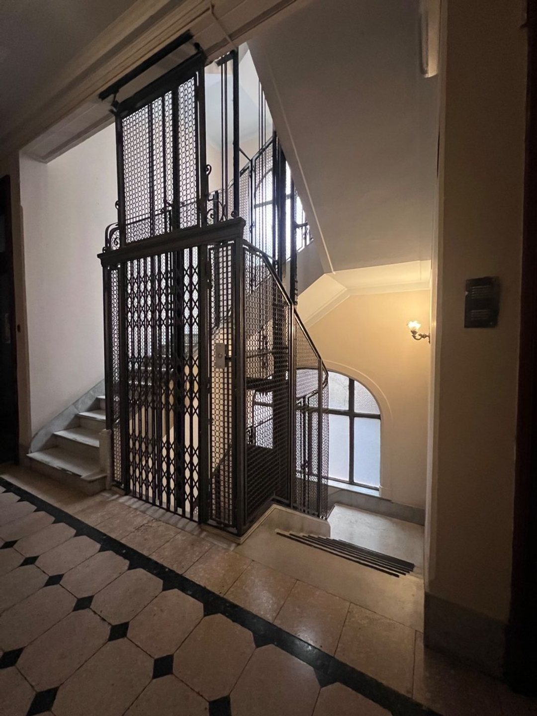 VENTA OFICINA CENTRO EDIFICIO MINETTI SEGURI