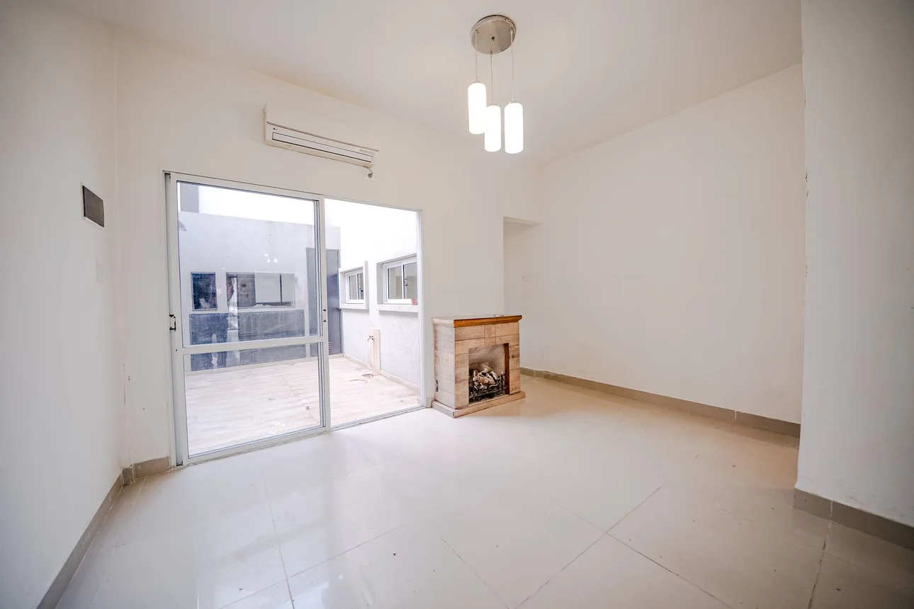 Casa tríplex de 5 ambientes en venta en Villa Urquiza, Miller 3400