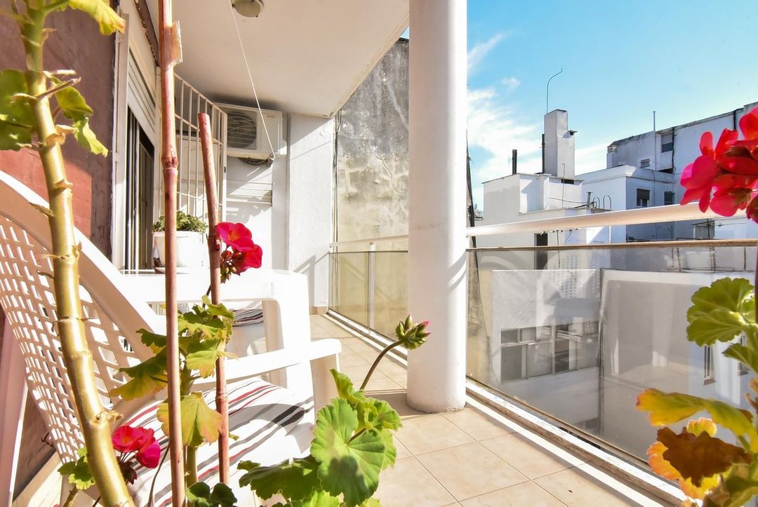 VENTA DEPTO 2 AMB CON AMPLIO BALCÓN SUPER LUMINOSO