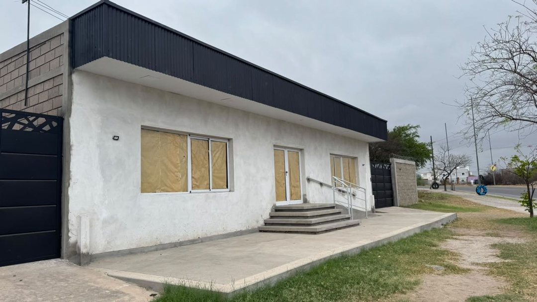 SE ALQUILA LOCAL COMERCIAL SOBRE AV MEXICO OESTE