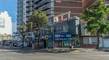 VENTA LOCAL COMERCIAL EN POCITOS CON RENTA