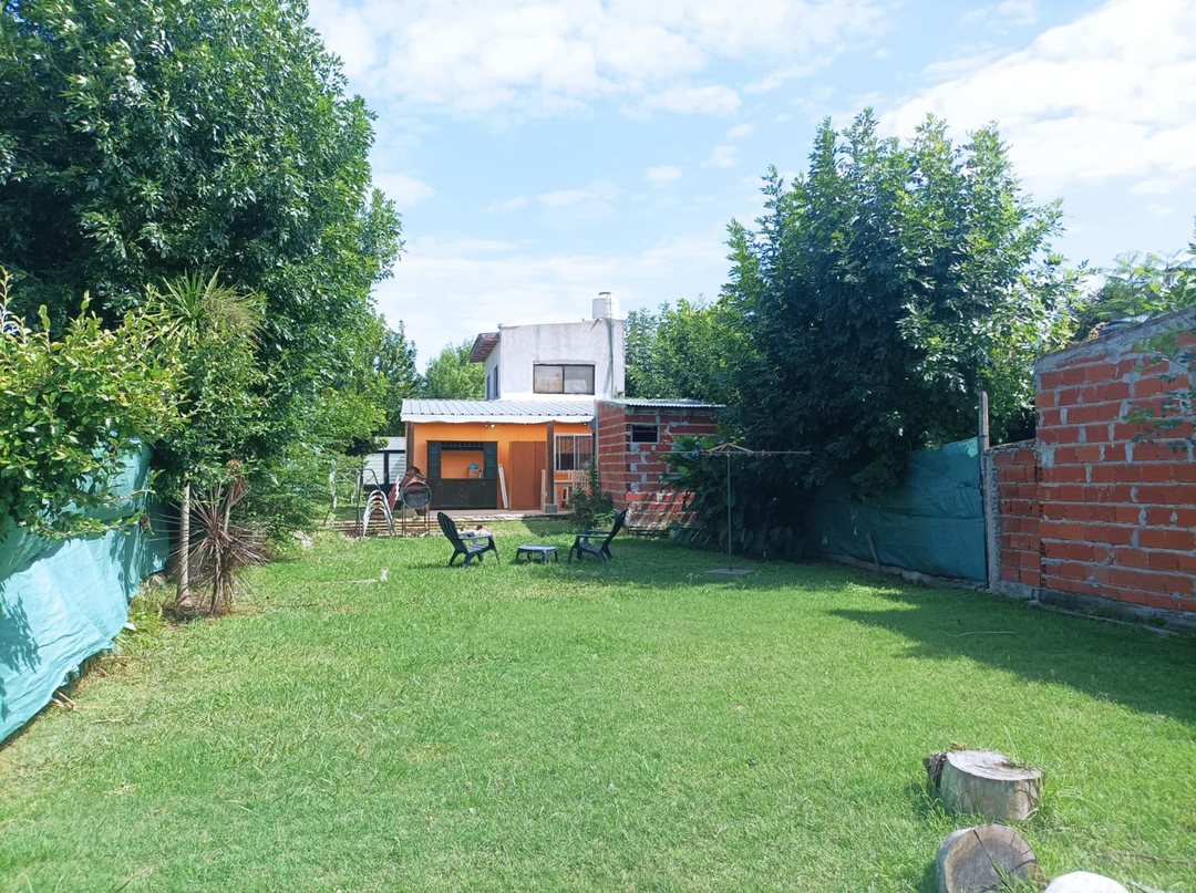 CASA EN VENTA LA PLATA 3 DORMITORIOS PATIO COCHERA