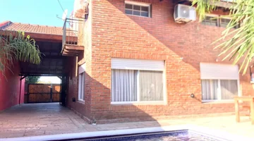 VENTA CASA 4 AMBIENTES CON PILETA PABLO NOGUES