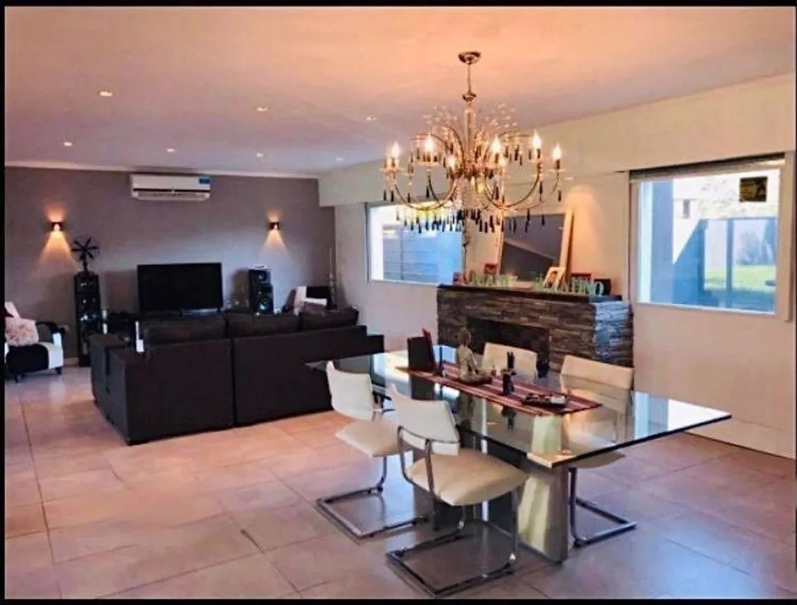 Casa de 5 ambientes en venta en Villa Luzuriaga, Alicante 1300, foto 5