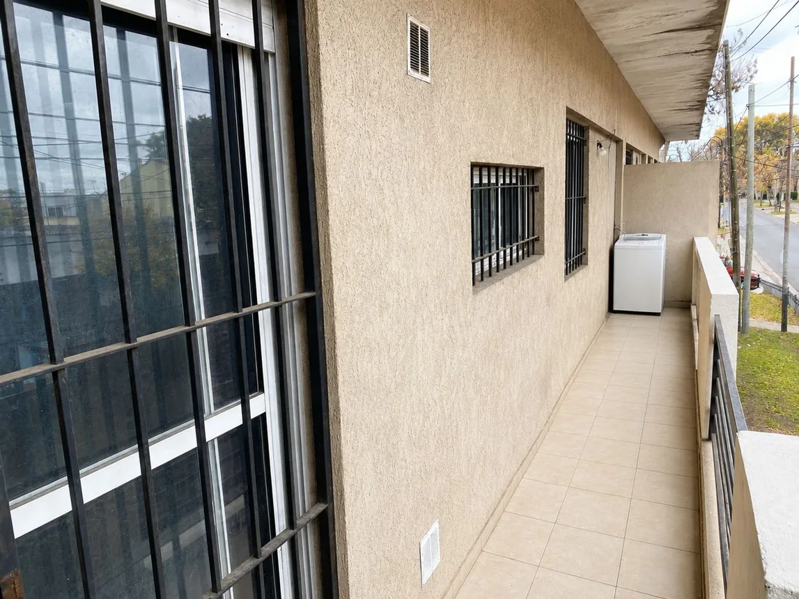 Venta departamento 2 amb con cochera burzaco, foto 3
