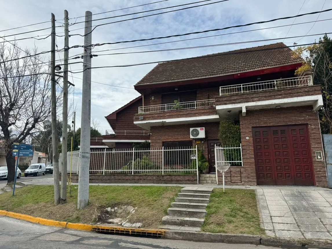 Casa de 6 ambientes en venta en Villa Bosch, Victor Hugo 5200