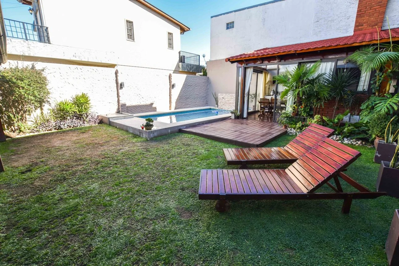 Venta casa 2 dormitorios c/cochera - zona sur, foto 1