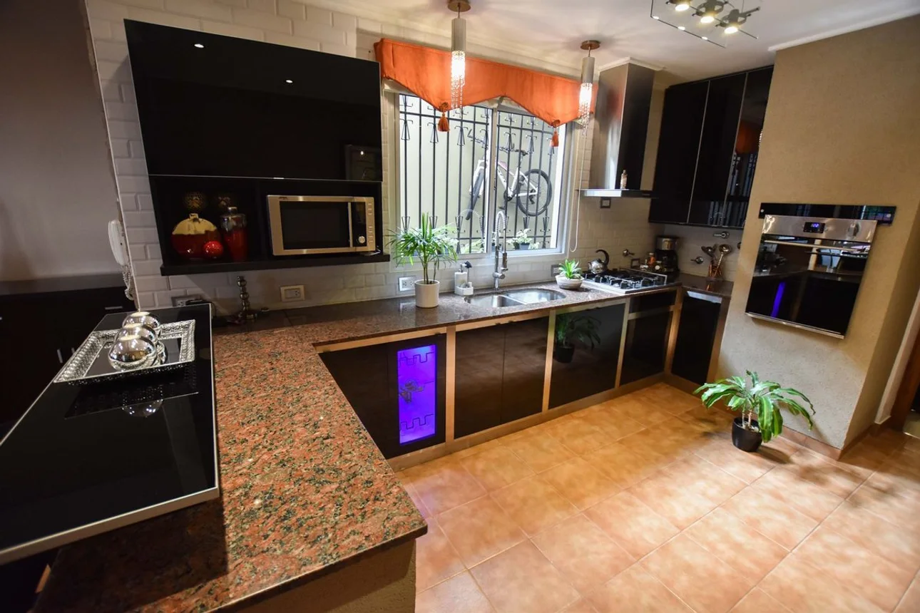 Venta casa 2 dormitorios c/cochera - zona sur, foto 3