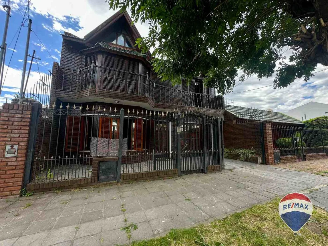 Casa dúplex en venta en Luis Guillón, Alférez Rubén Bertollo 1800
