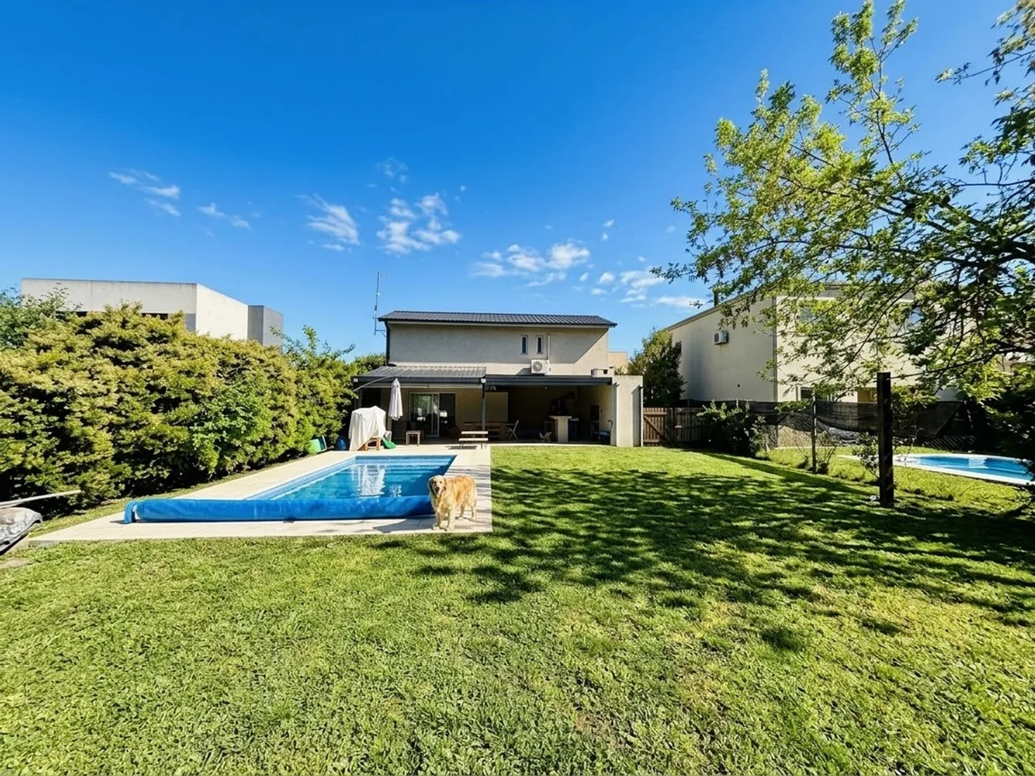 Casa de 4 ambientes en venta en Pilar, Boulevard Santa Guadalupe 500