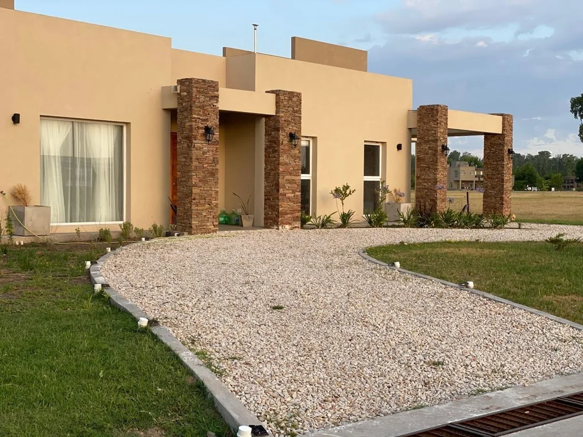 Casa en venta en La Plata, foto 2