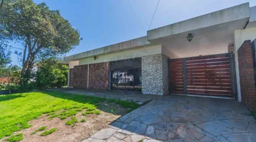 Alquiler anual casa de 2 dormitorios en Atlántida