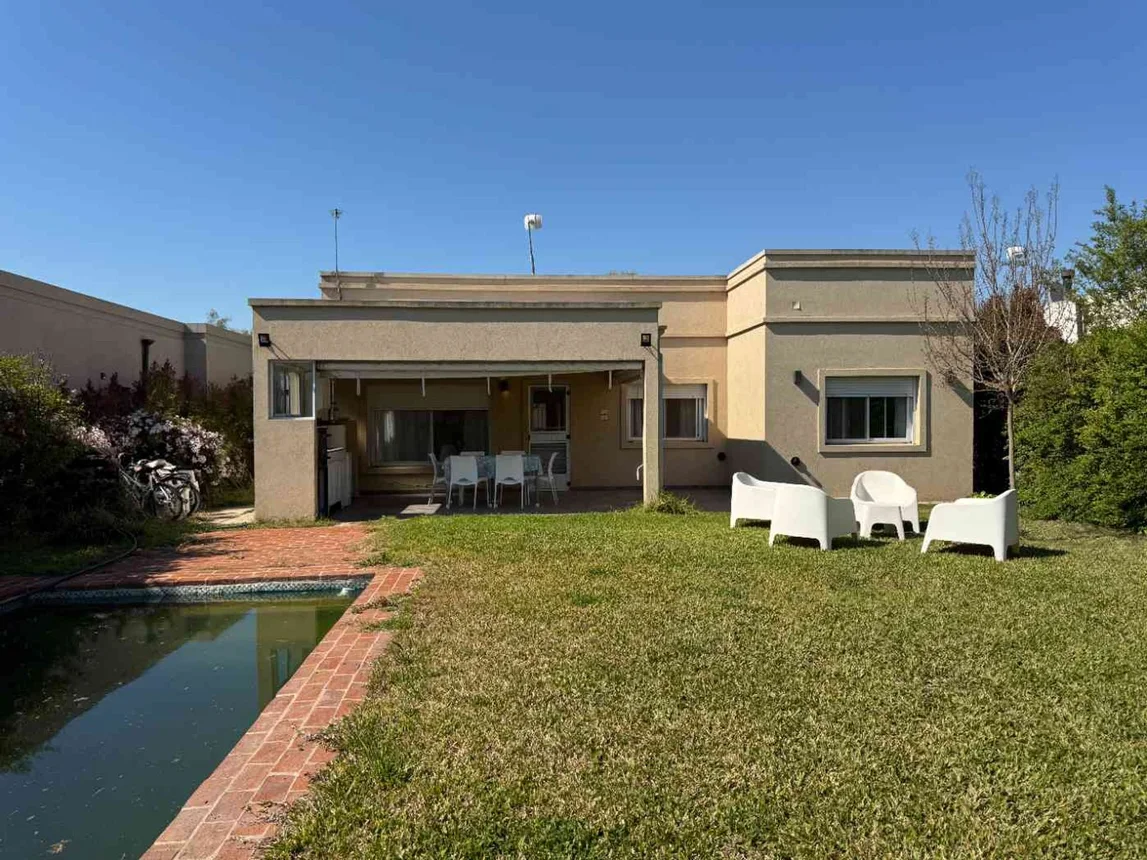 Casa en venta en Pilar, foto 2