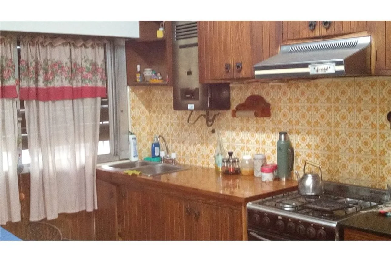 Venta PH 3 amb con patio, cochera/galpón retasado., foto 5