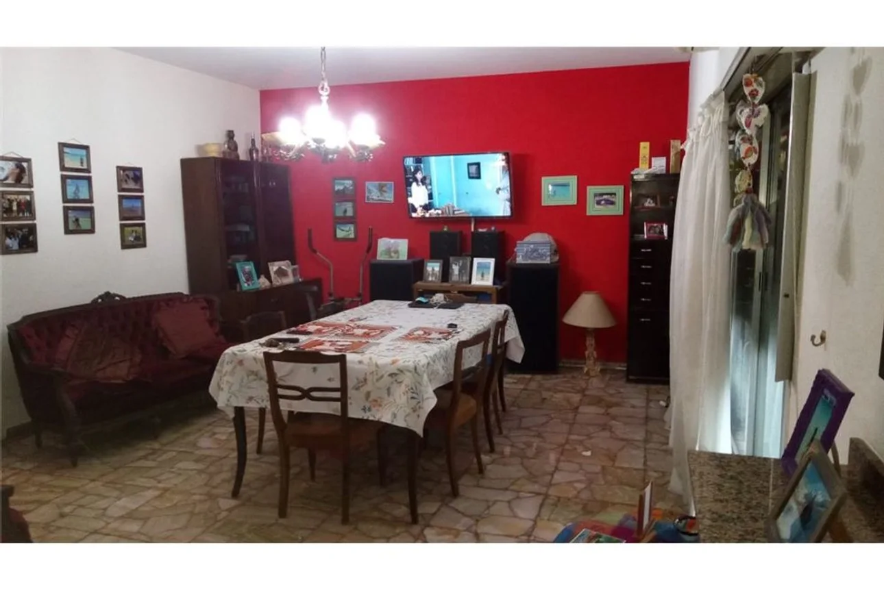 Venta PH 3 amb con patio, cochera/galpón retasado., foto 1