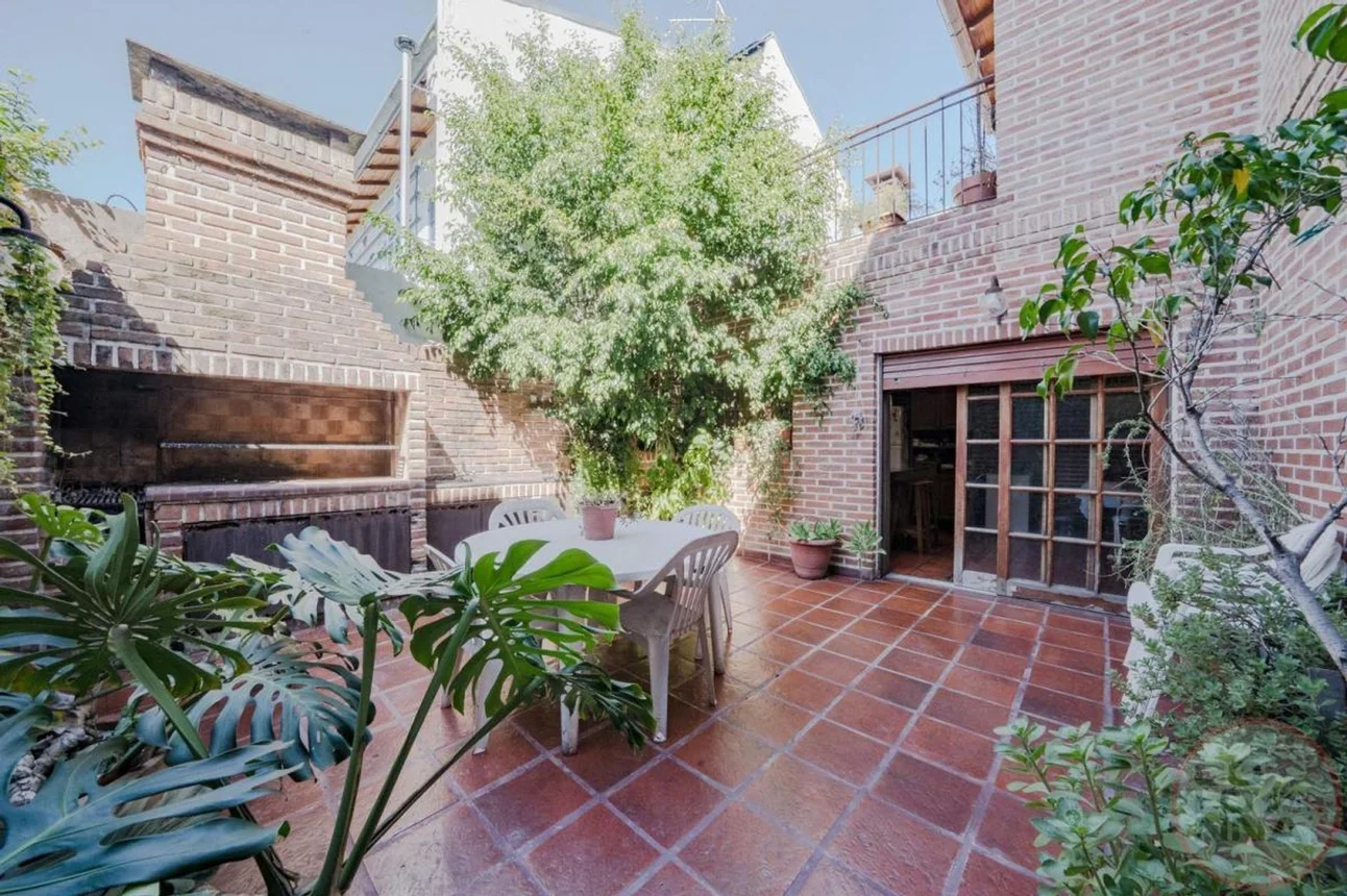 Casa de 6 ambientes en venta en Caseros, Intendente Larralde 2000, foto 2