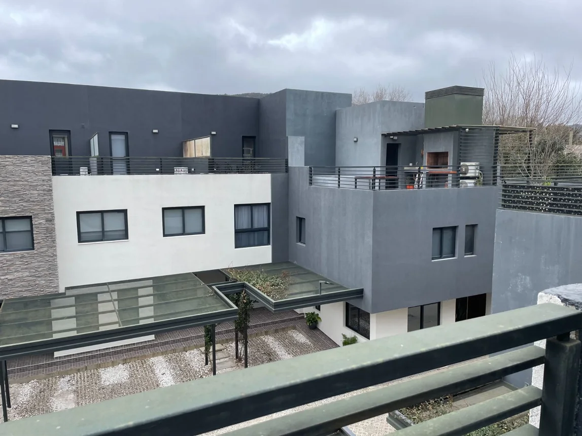 Casa tríplex de 5 ambientes en venta en Villa Carlos Paz, J. G. Artigas 500