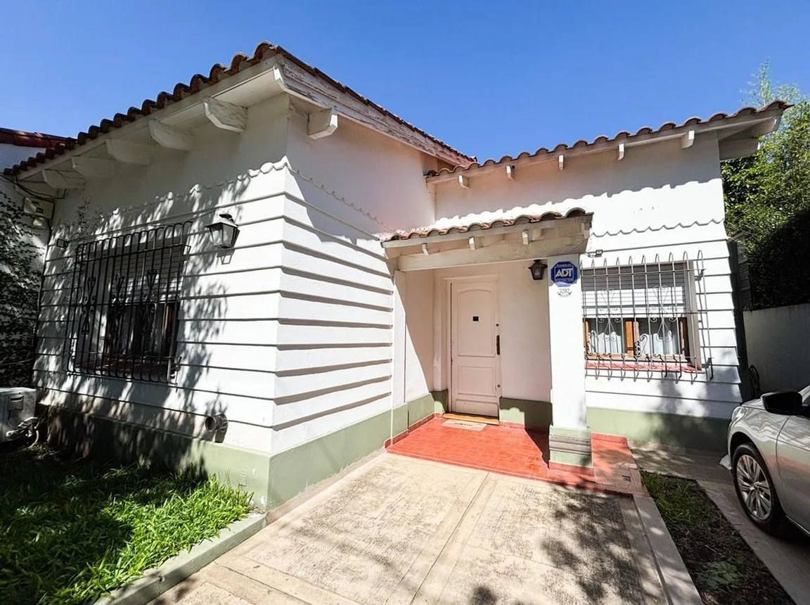 Casa de 3 ambientes en venta en Castelar, Francia 3200, foto 2