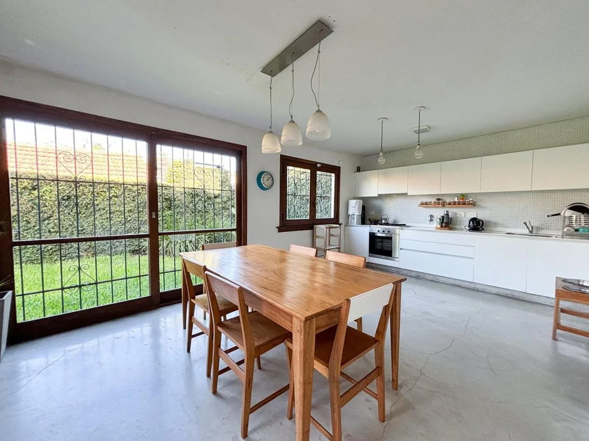 Casa de 3 ambientes en venta en Castelar, Francia 3200, foto 3