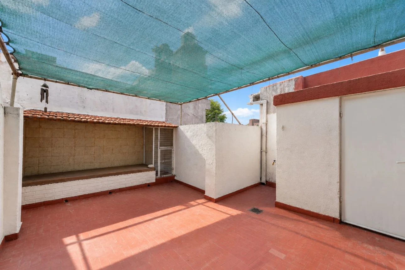 Casa de 5 ambientes en venta en Lomas del Mirador, Pueyrredón 2500, foto 2