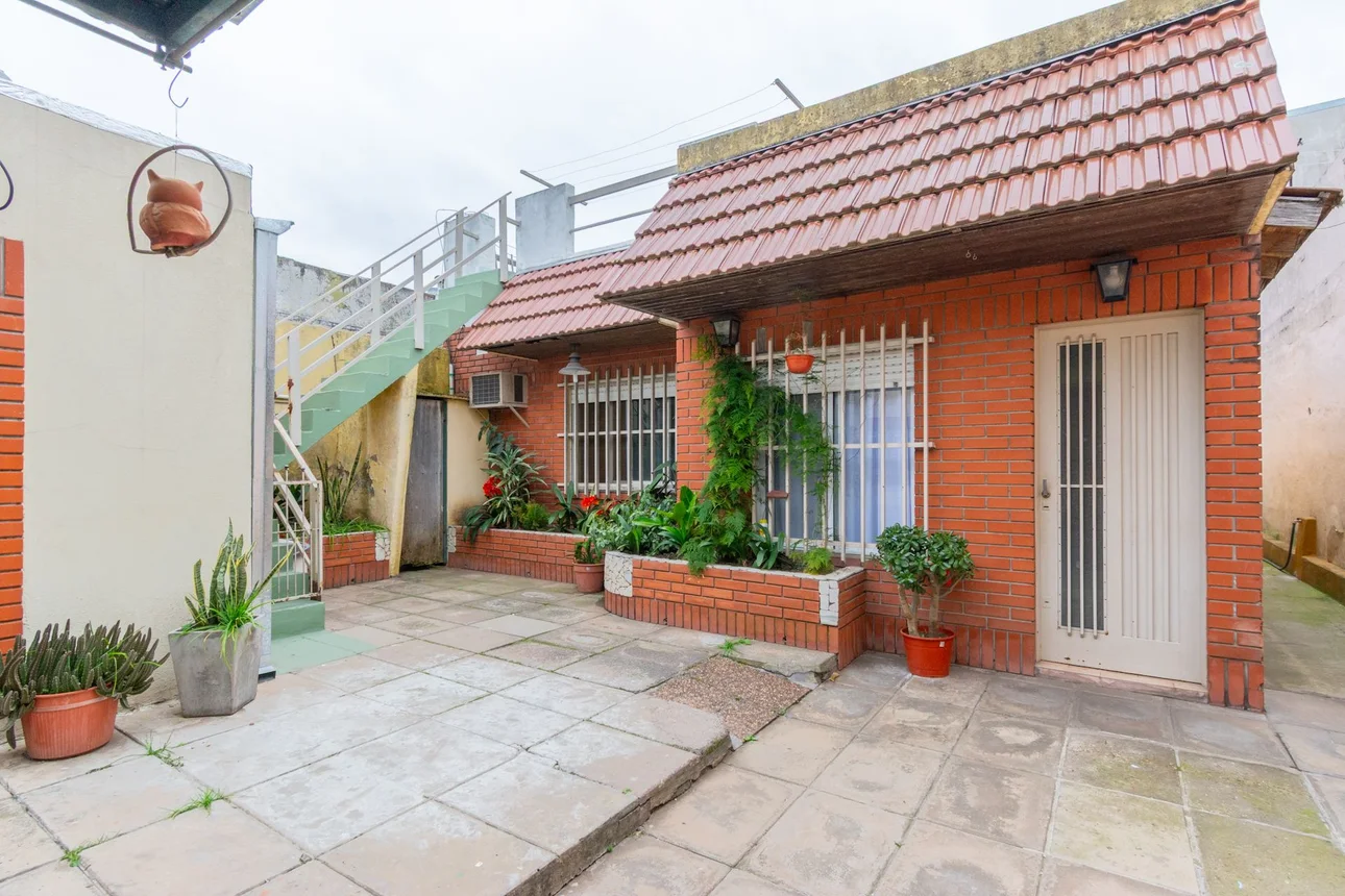 Casa en venta en Caseros, Ángel Pini 5000