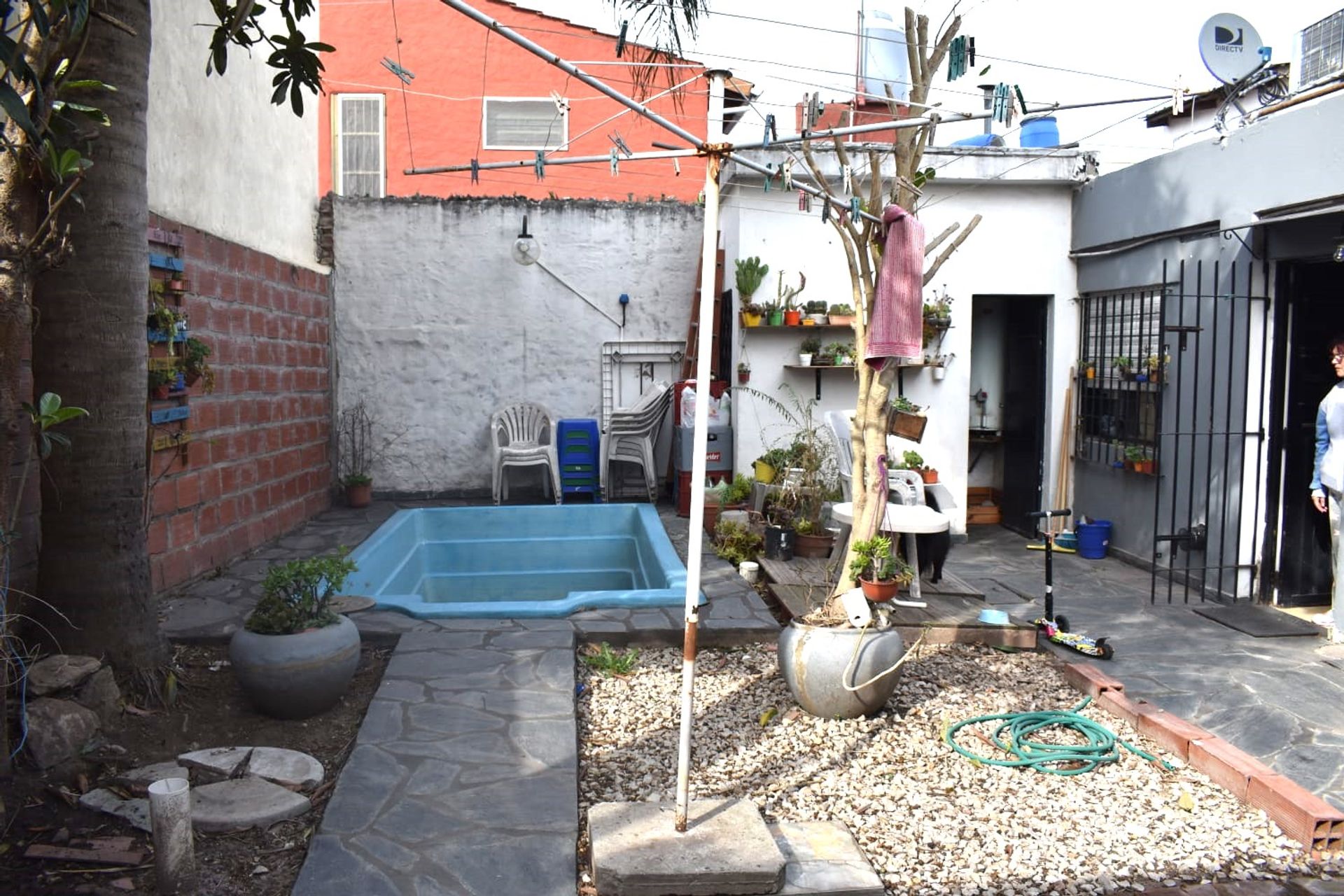 Foto 3 — VENTA CASA 3 DORMITORIOS CON PILETA Y JARDIN MERLO