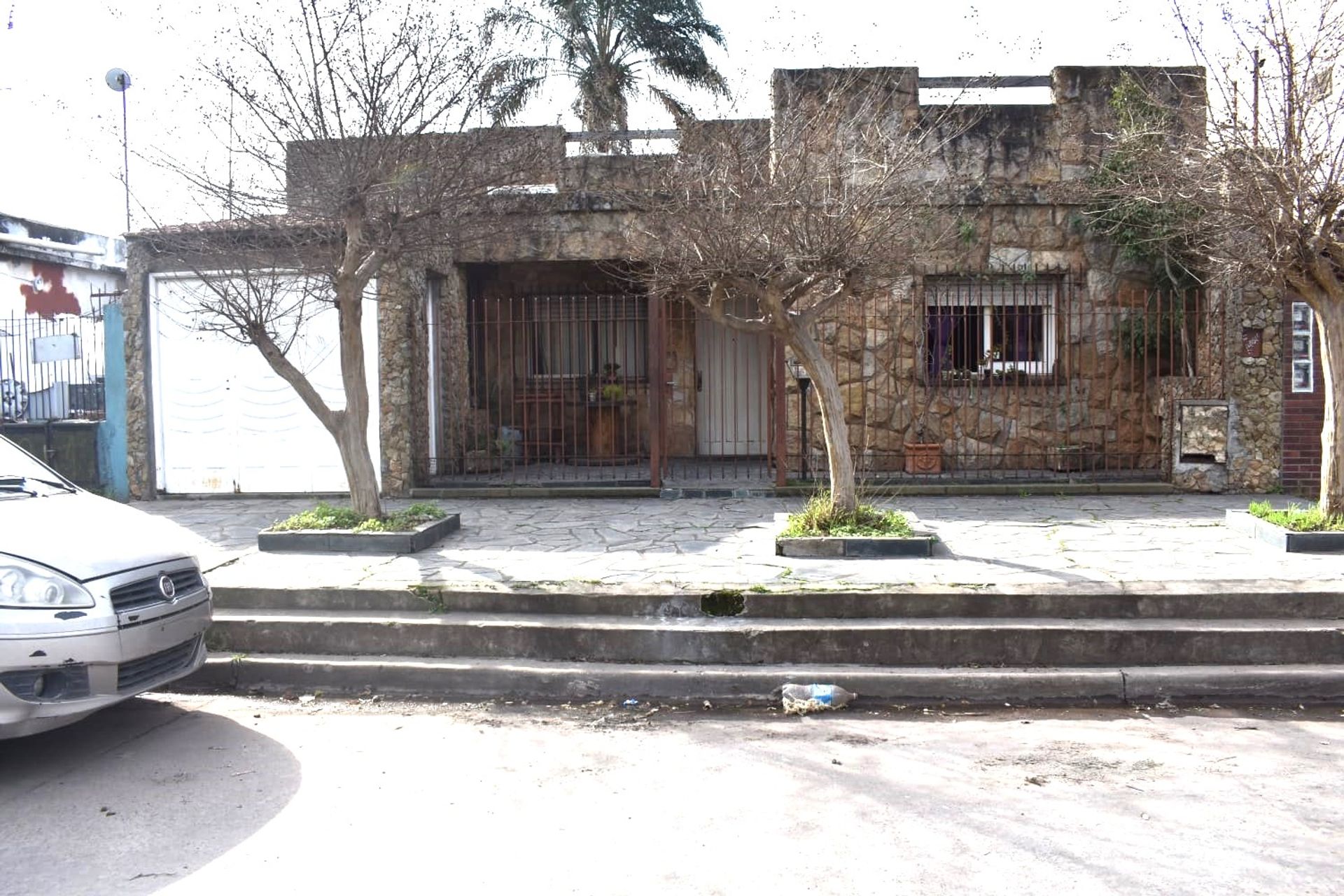 Foto 2 — VENTA CASA 3 DORMITORIOS CON PILETA Y JARDIN MERLO