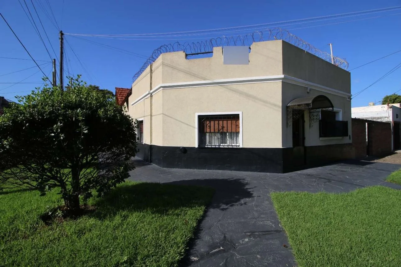 Casa de 3 ambientes en venta en Temperley, Riobamba 1500, foto 2