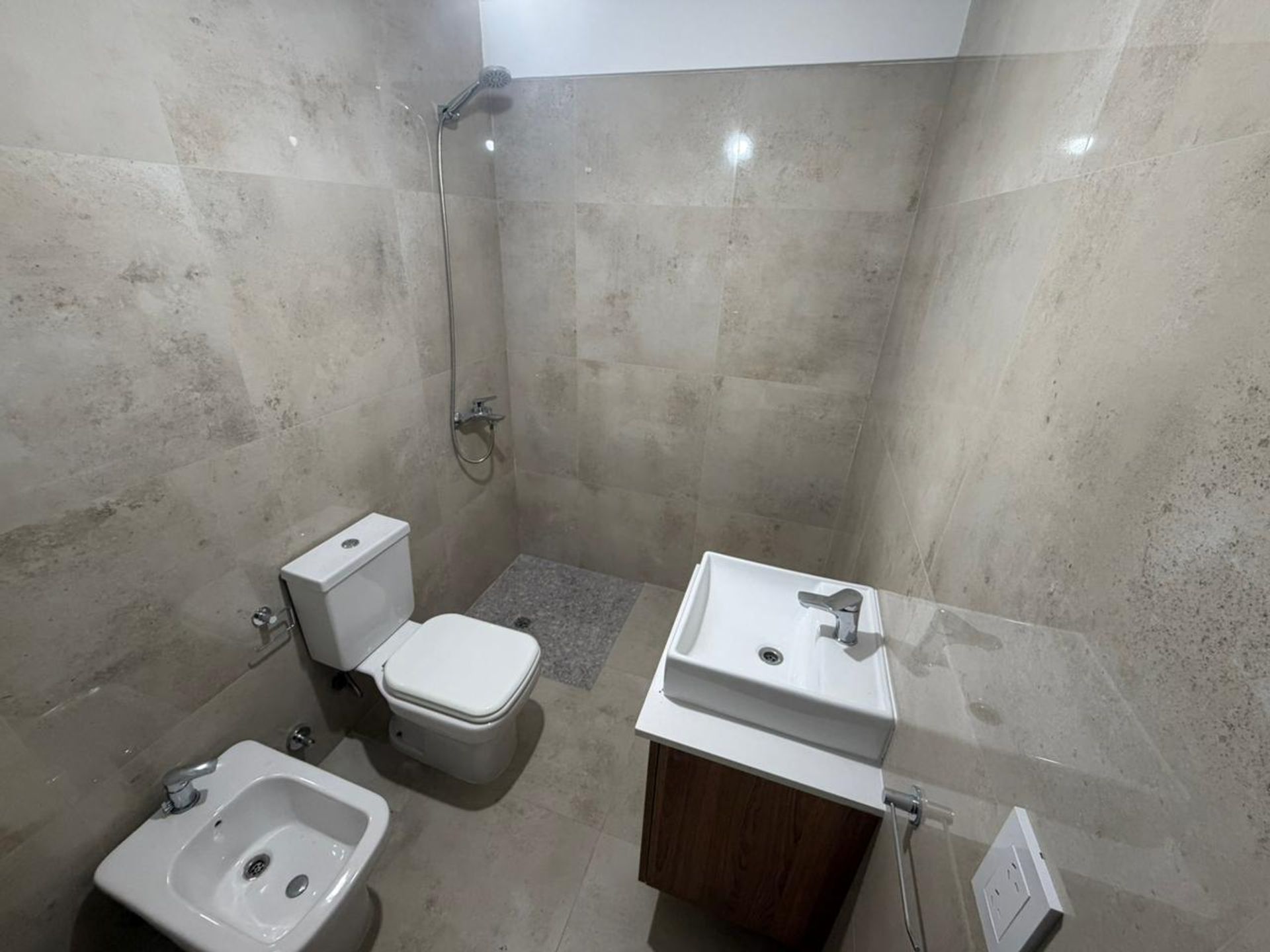 Foto 4 — VTA ESTR MONOAMB C/BALCON/ AMENIT EXC UBI S.TELMO