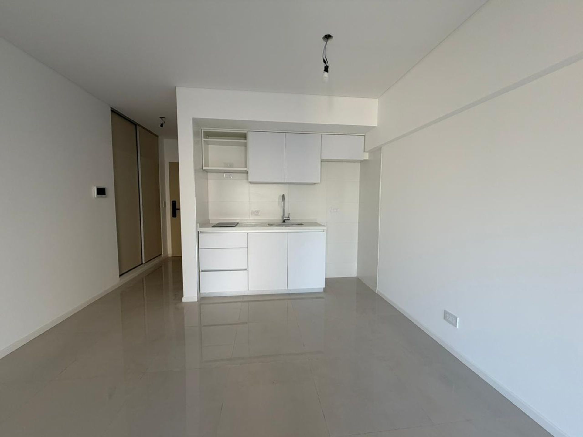 Foto 11 — VTA ESTR MONOAMB C/BALCON/ AMENIT EXC UBI S.TELMO