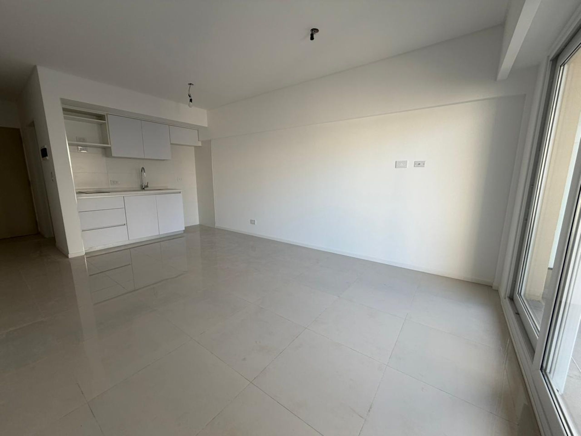 Foto 12 — VTA ESTR MONOAMB C/BALCON/ AMENIT EXC UBI S.TELMO