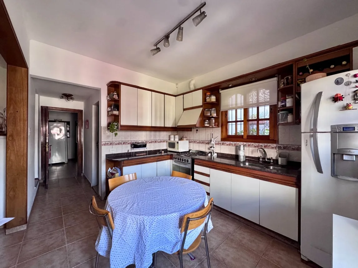 Casa de 7 ambientes en venta en Sarandí, General Acha 0, foto 4