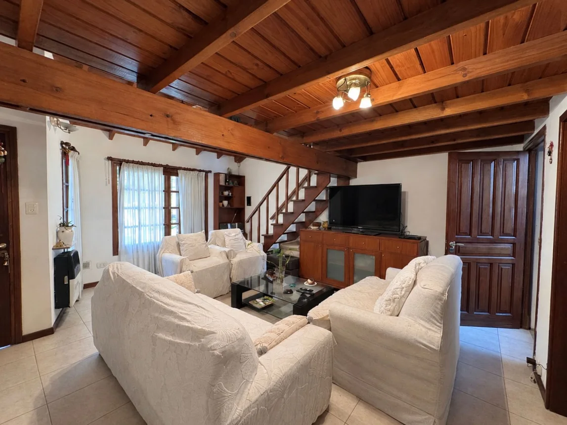 Casa de 7 ambientes en venta en Sarandí, General Acha 0, foto 3