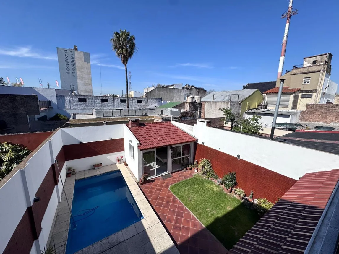 Casa de 7 ambientes en venta en Sarandí, General Acha 0, foto 2
