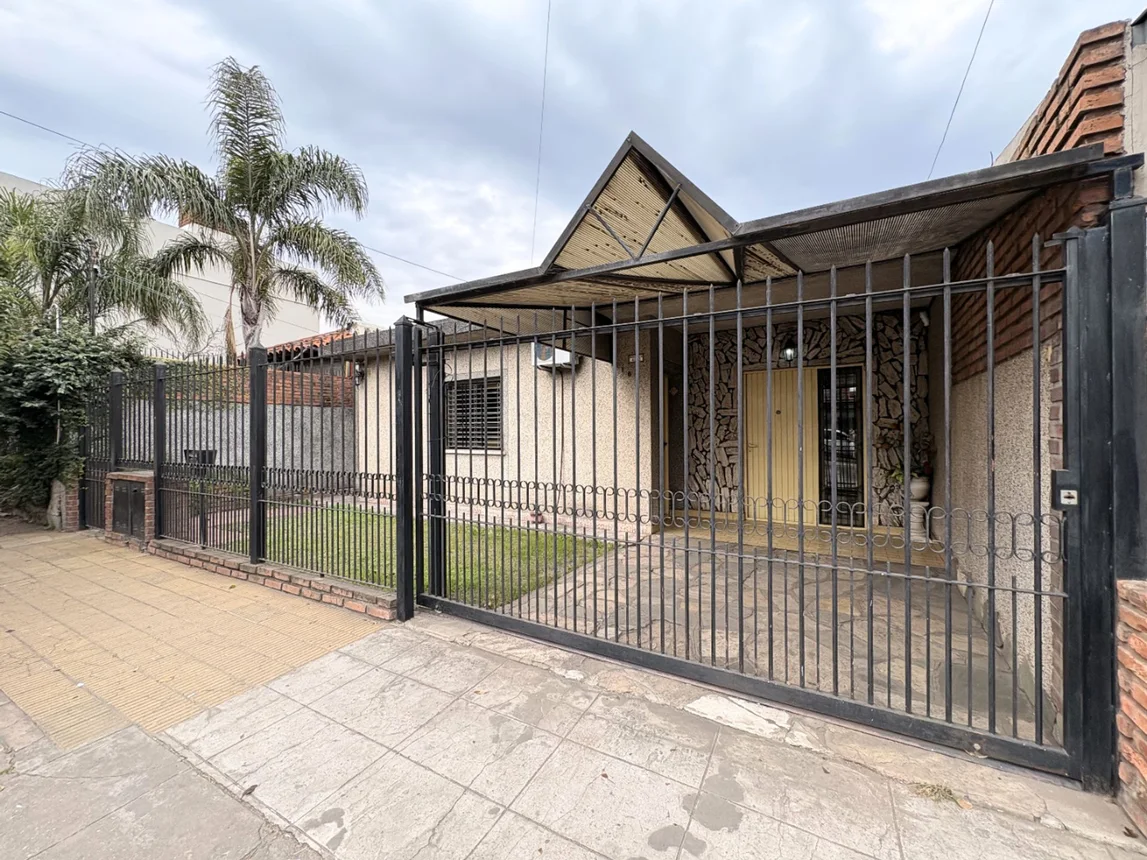 Casa de 6 ambientes en venta en San Justo, Avenida Don Bosco 4100