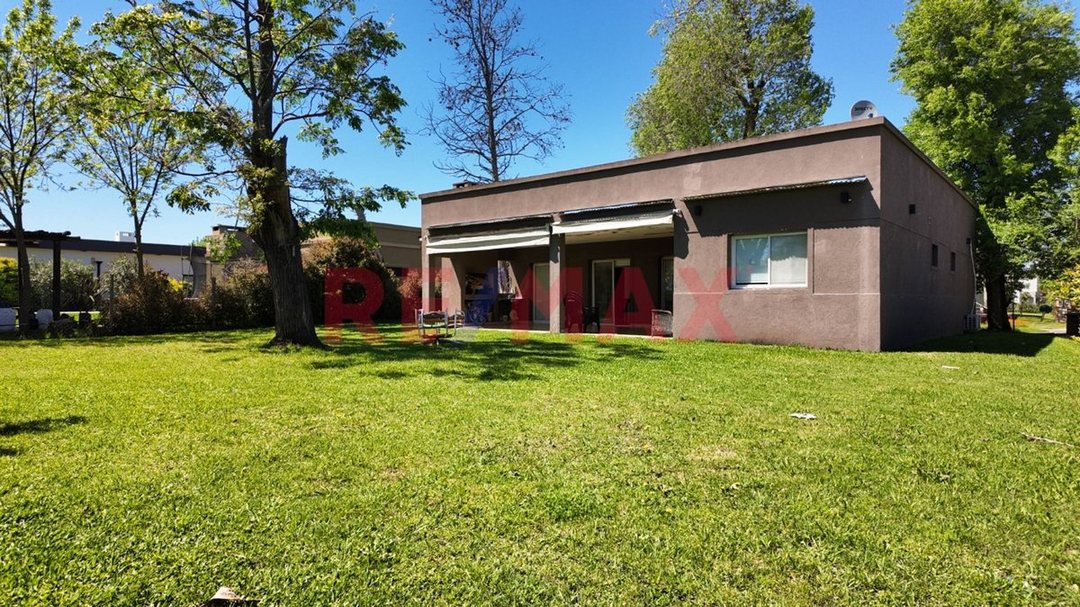 Casa Venta  4 amb  Santa Guadalupe Pilar del Este