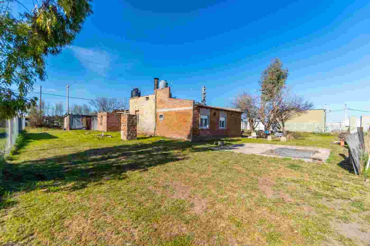 Casa de 4 ambientes en venta en Bahía Blanca, Calle Juan Cortalezzi 400