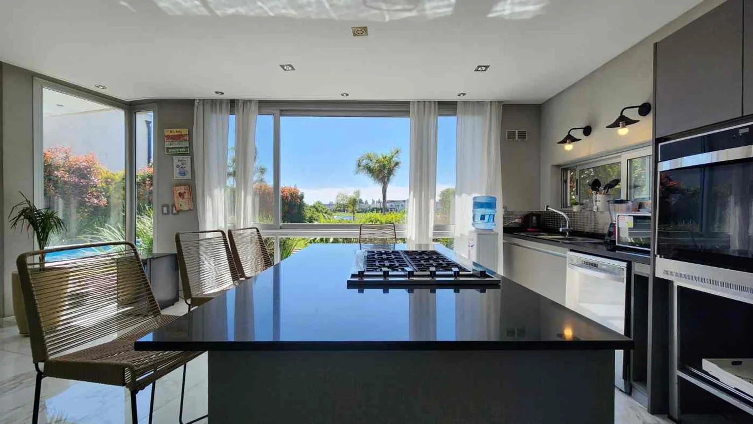 Casa de 6 ambientes en venta en Berazategui, Los Troncos Calle 151 200, foto 4