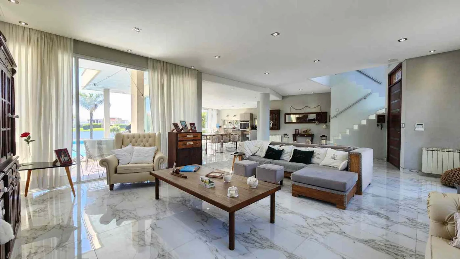 Casa de 6 ambientes en venta en Berazategui, Los Troncos Calle 151 200, foto 2