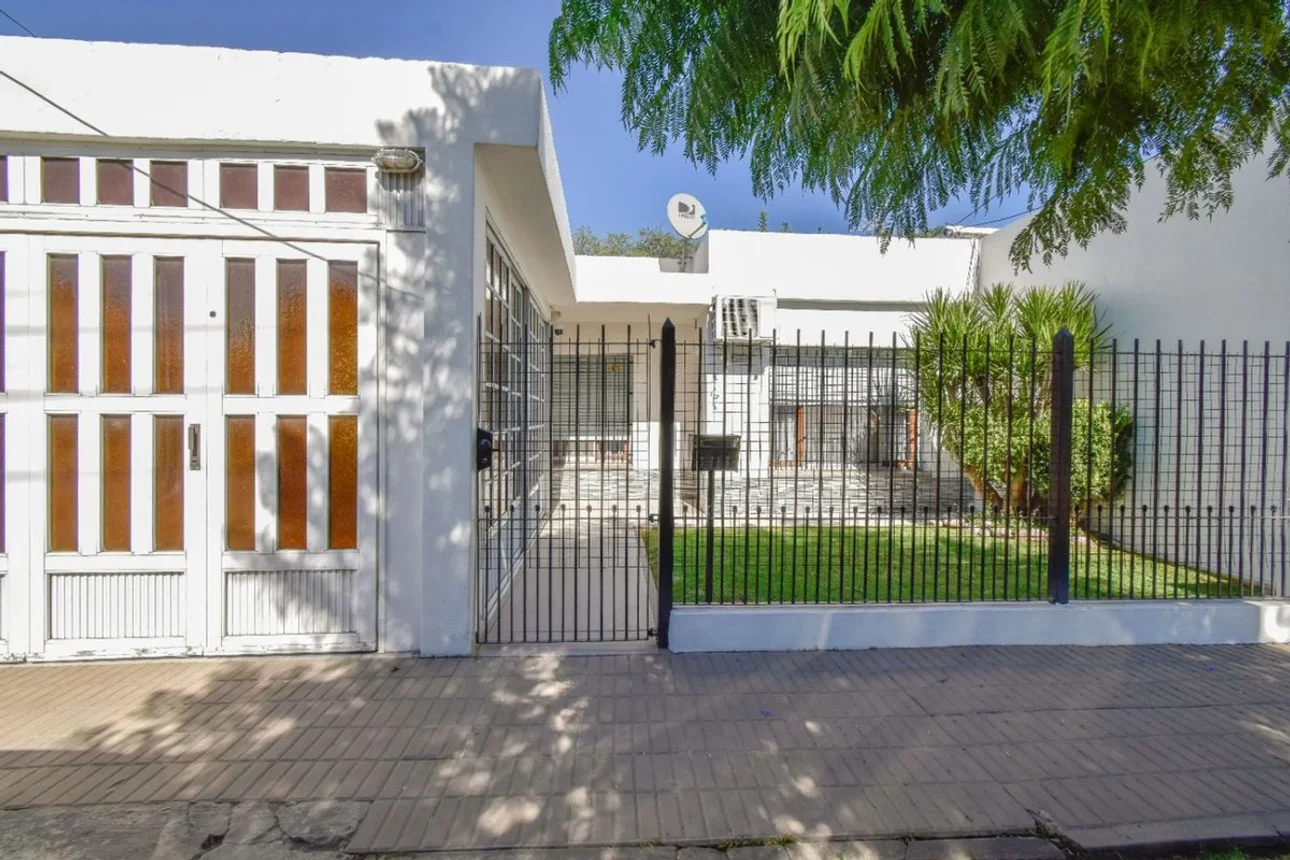 Casa en venta en Longchamps, foto 2