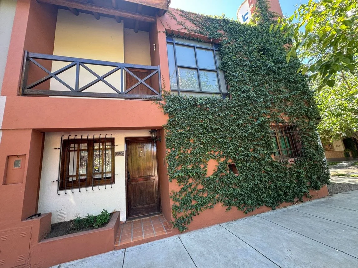 Casa de 4 ambientes en venta en Guaymallén, Comandante Espora 500