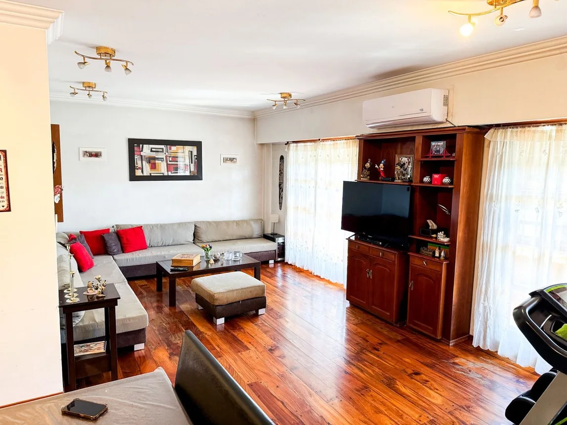 Piso de 4 ambientes en alquiler en Quilmes, Brandsen 400